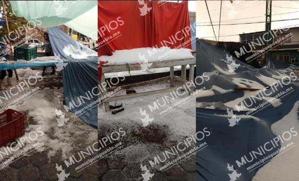Granizada tira puestos de tianguis en Palmar de Bravo