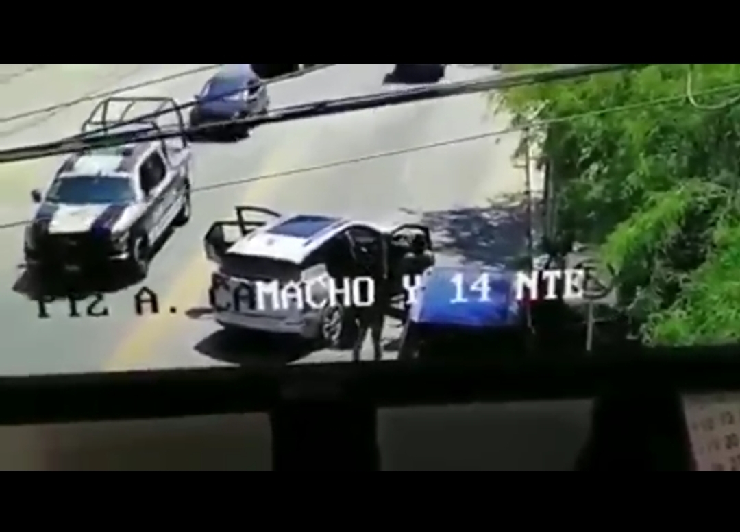 VIDEO Policías ven levantón en Ajalpan y no hacen nada