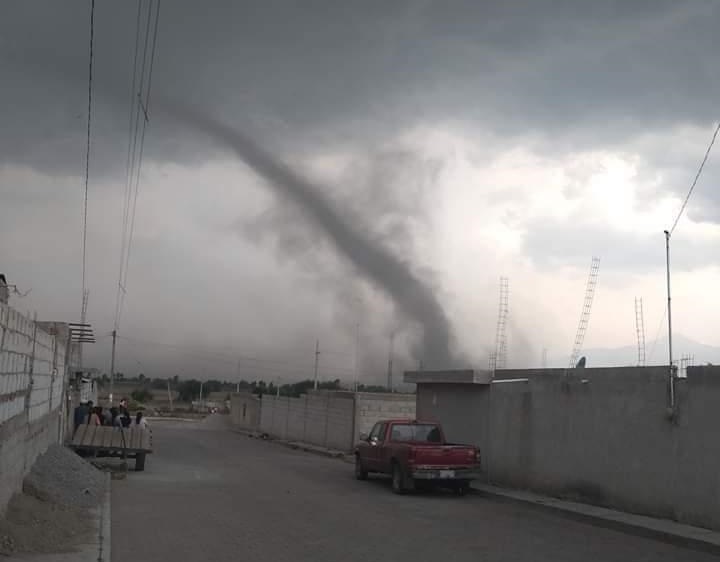 Ahora también hay tornados en Puebla y Tlaxcala, reportan un muerto