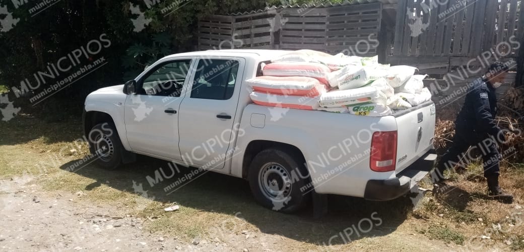 Recuperan camioneta cargada de agroquímicos en Tecamachalco