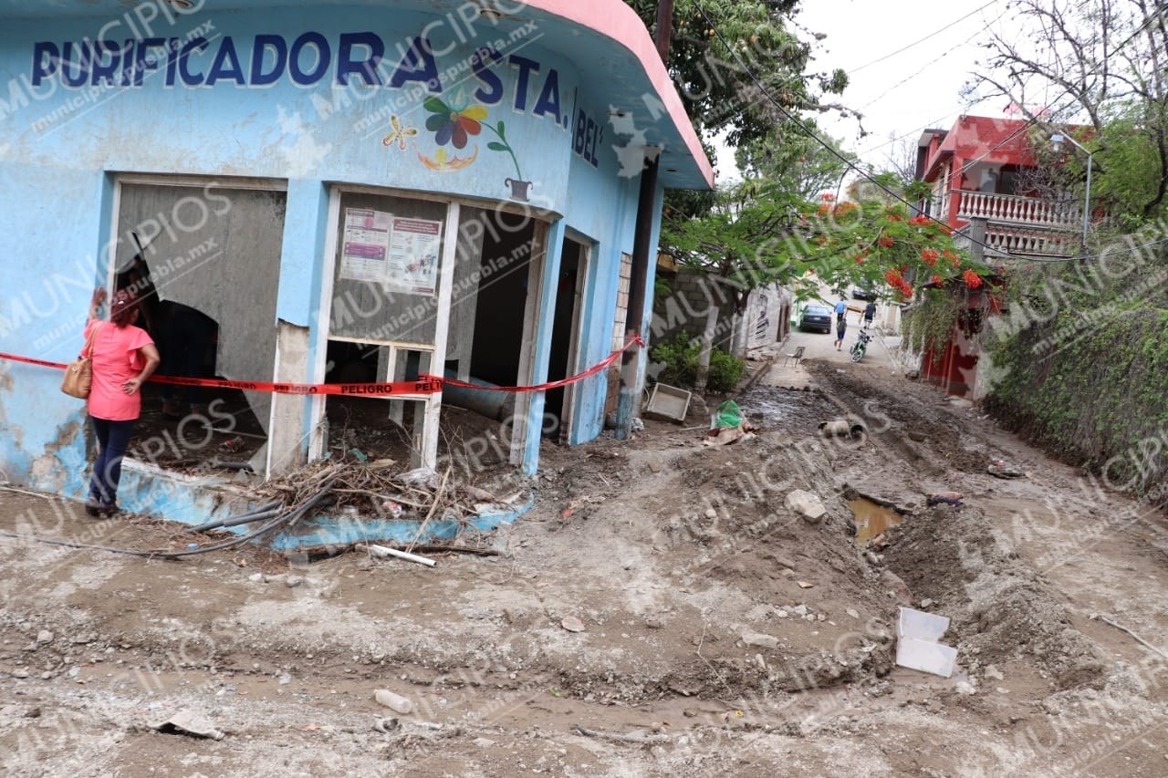 Saldo de un muerto deja desbordamiento de barranca en Coxcatlán