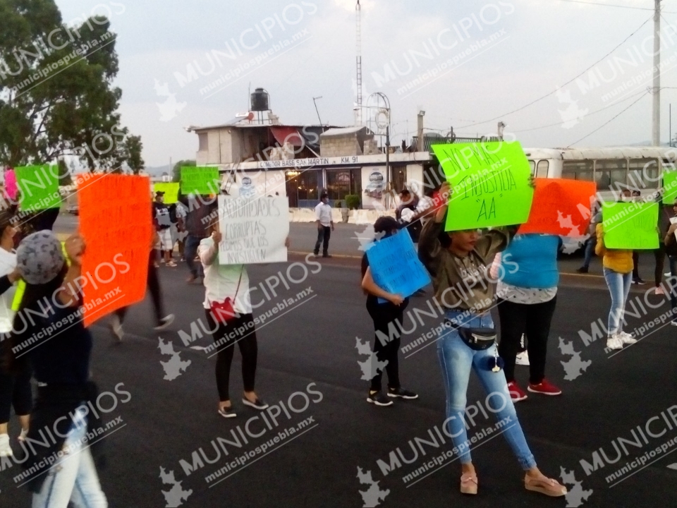 Bloquean la México-Puebla, exigen liberar a presuntos cómplices del Loco Téllez 
