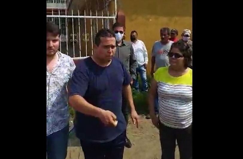 VIDEO Catean casa de los Valencia; ellos denuncian lesiones