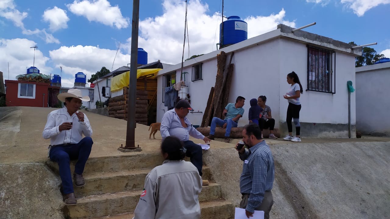 Pleito por tala en Huauchinango termina en comida con pollo y refresco