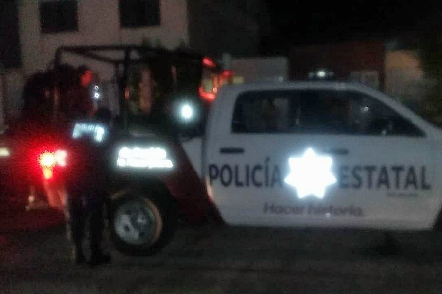 Policía de Coronango detienen a 2 sujetos por robo de vehículo
