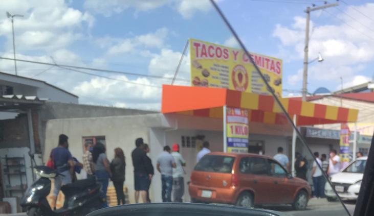 De fiesta, alcoholizados y comiendo: así desafían al Covid19 en Amozoc