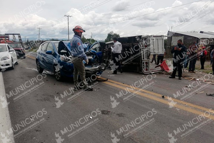 Saldo de 3 lesionados deja aparatoso accidente en Tecamachalco