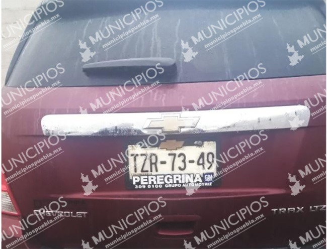 Delincuentes abandonan camioneta robada en Tecamachalco