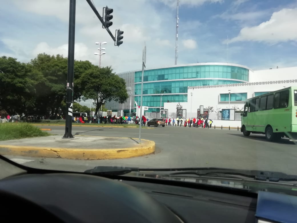 Protesta de Antorcha Campesina frente a Fiscalía General del Estado