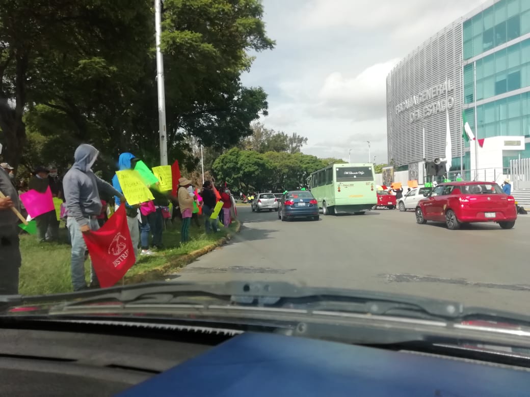 Protesta de Antorcha Campesina frente a Fiscalía General del Estado