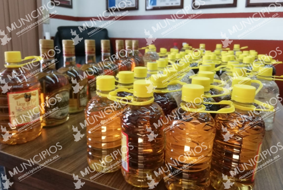 Decomisan alcohol adulterado durante operativos en Tecamachalco