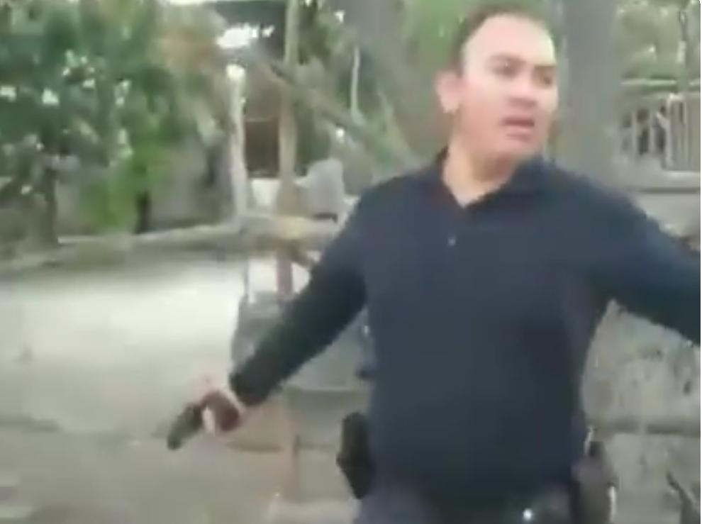 VIDEO Policía ebrio dispara durante riña en Tecali de Herrera