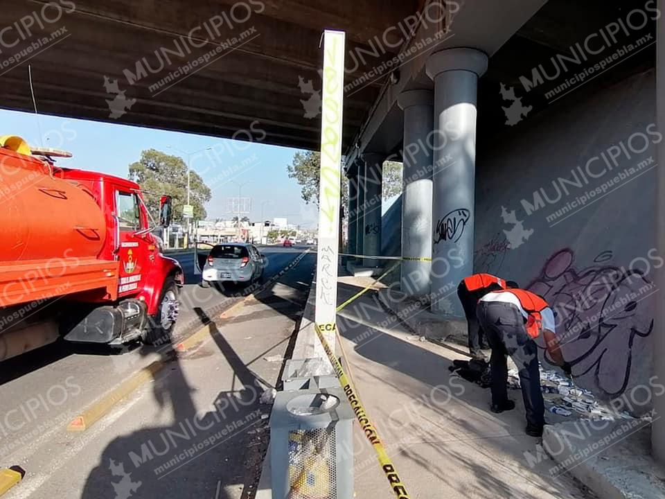 Investigan quiénes arrojaron pruebas Covid en bulevar de Cholula