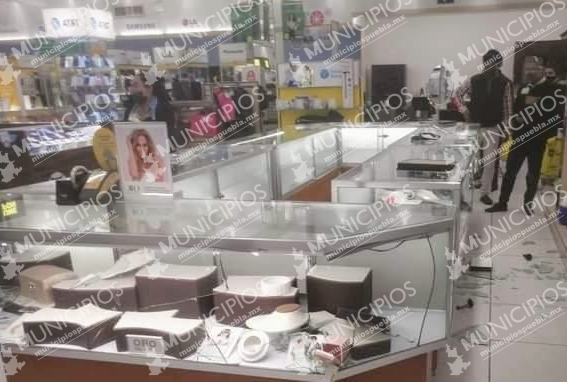 A martillazos, roban joyería de Coppel en Amozoc