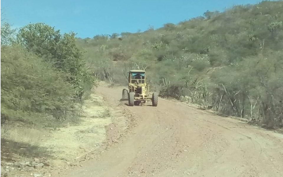 Rehabilitan tramo carretero en Guadalupe Santa Ana