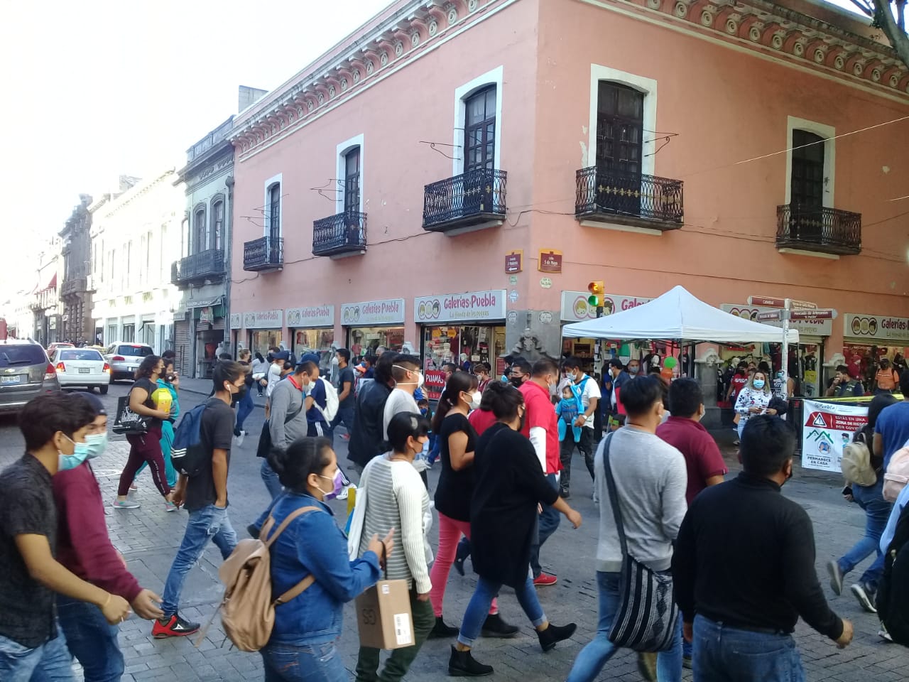Torean al Covid en centro de Puebla para las compras de Reyes