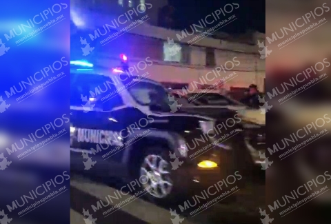 Municipales de Puebla coleccionan accidentes, chocan otra vez en el centro