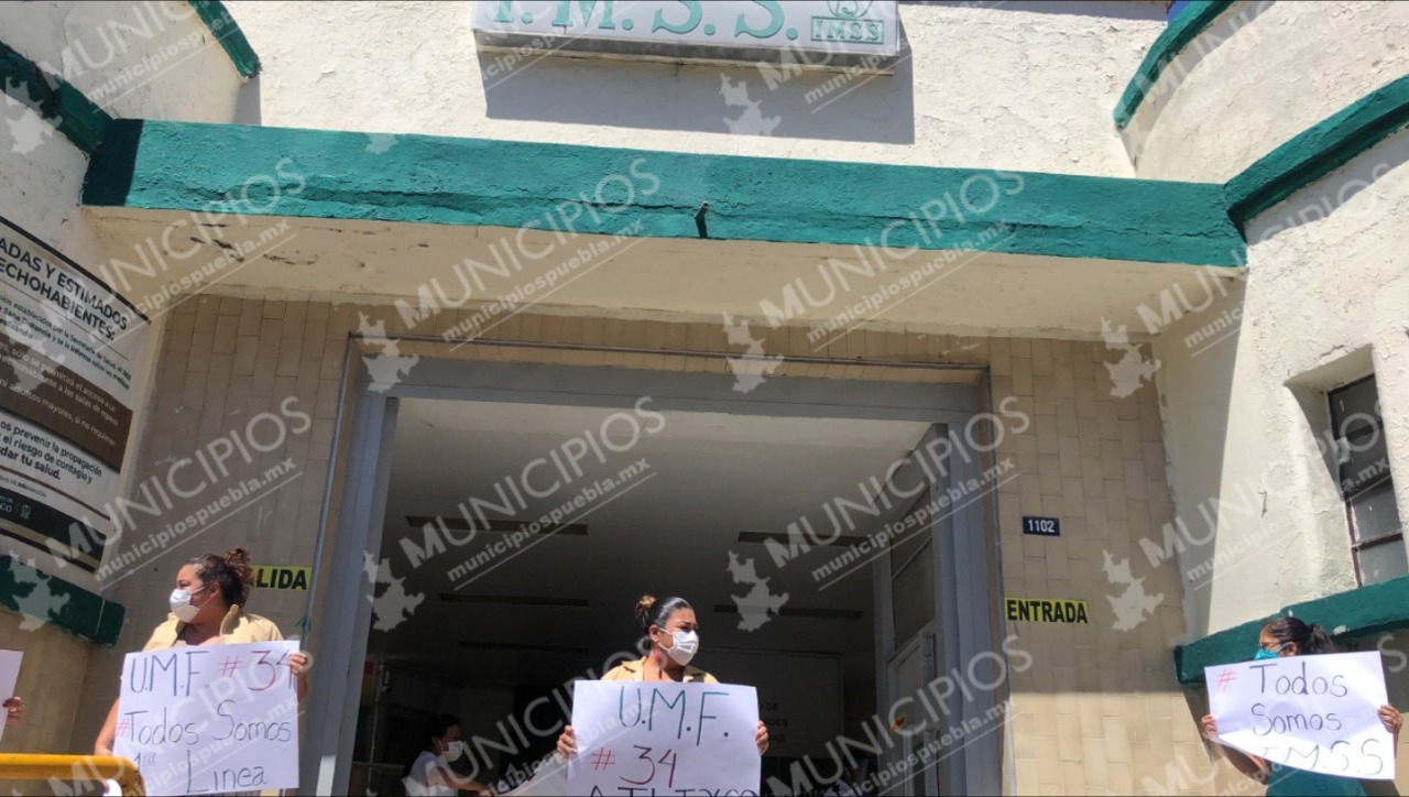 Trabajadores del IMSS en Atlixco realizan protesta silenciosa por vacunas