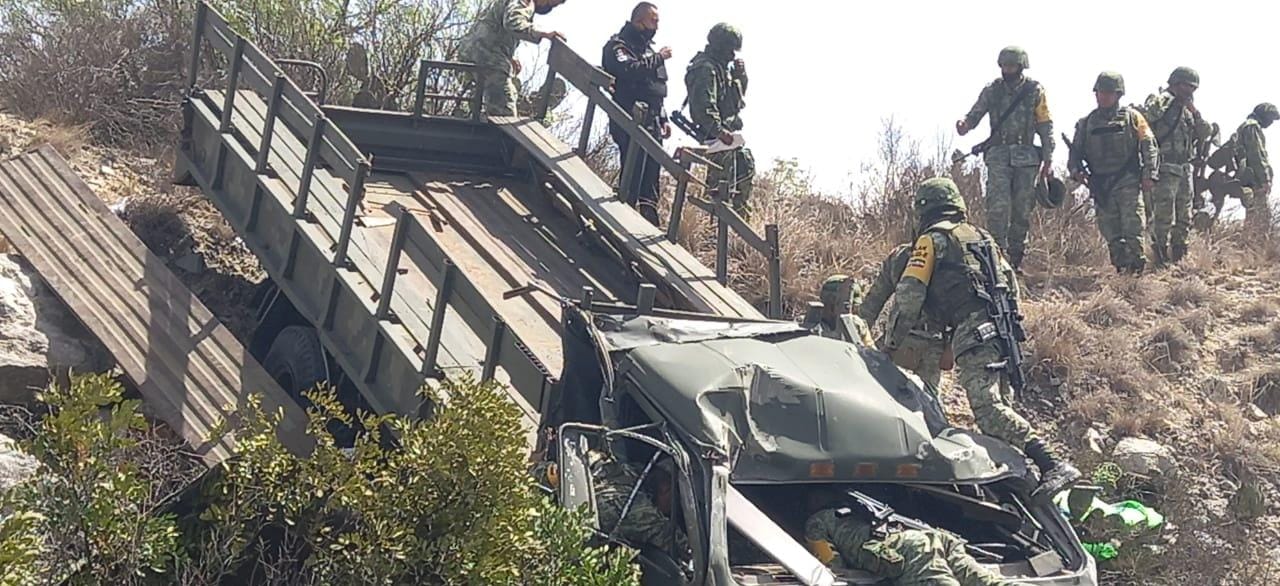 Mueren dos militares al volcar en la Puebla-Orizaba