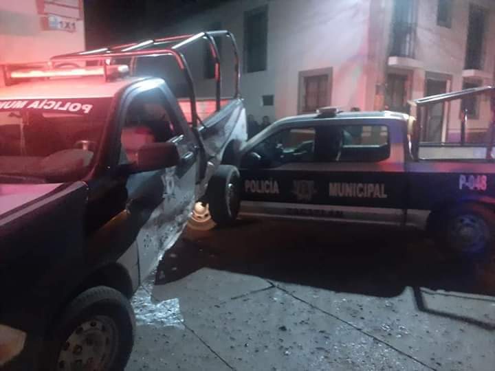 Tras persecución, chocan dos patrullas en el centro de Zacatlán