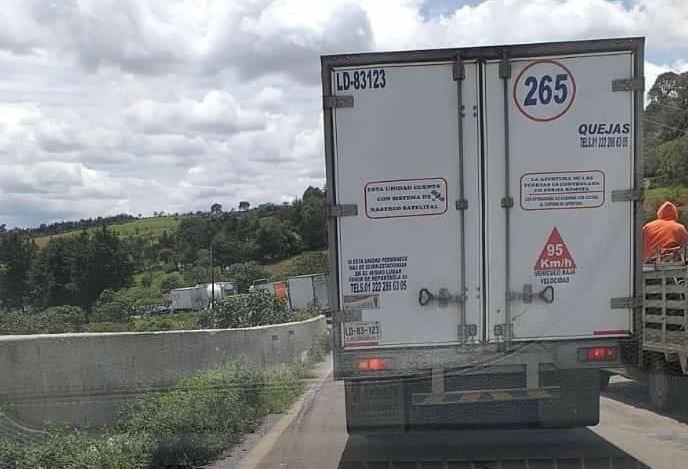 Mega asalto en caseta de Esperanza: despojan a 20 conductores