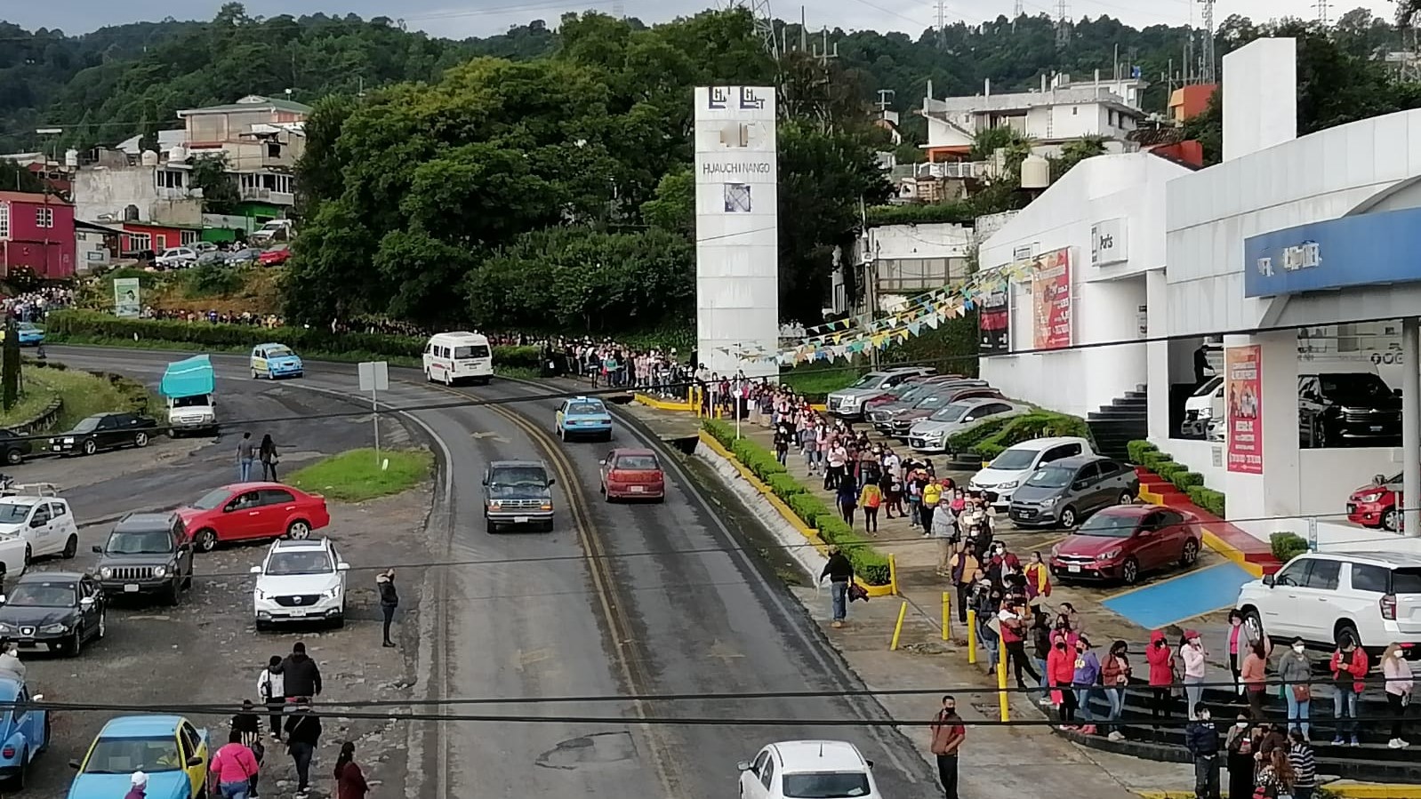 Fallas en logística confunde y deja sin vacuna a cientos en Huauchinango