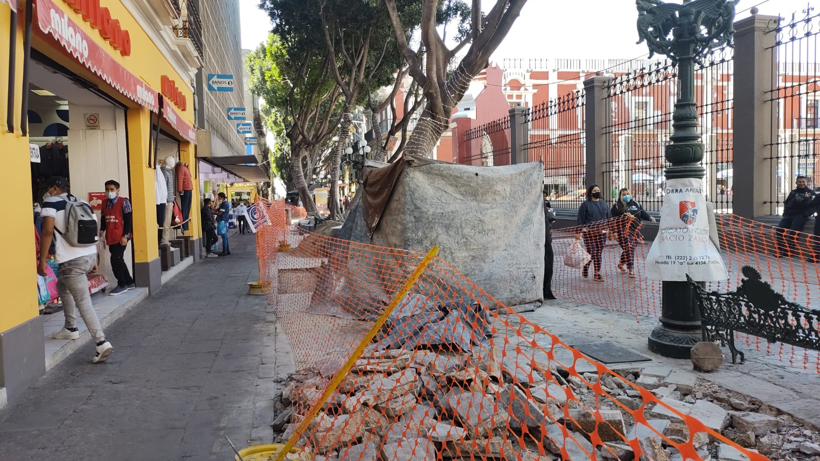 Retoman obras del corredor 5 Mayo y reconstruyen jardineras