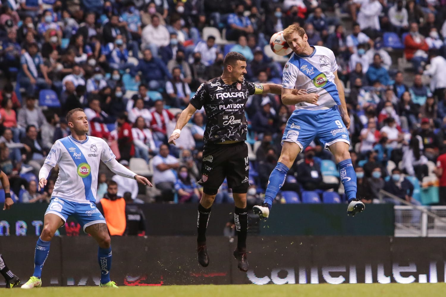 Necaxa aprovecha errores del Puebla y le gana en casa