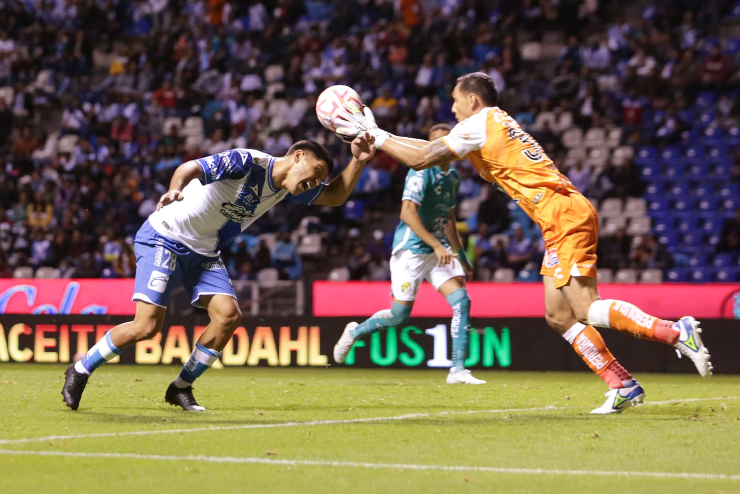 VIDEO Puebla deja ir el triunfo frente a Santos