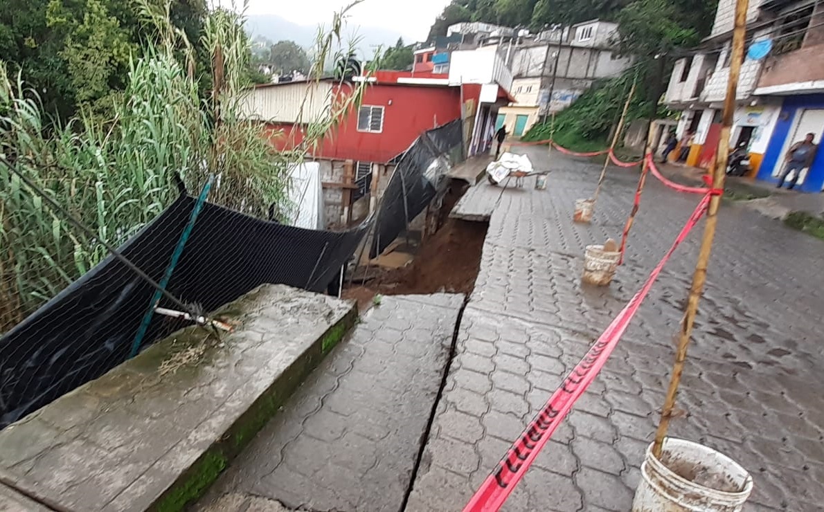 Lluvias provocan deslizamientos y encharcamientos en Hauchinango