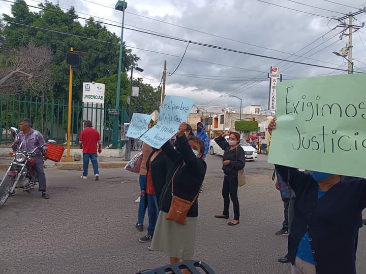 Denuncian que la clínica 15 de IMSS en Tehuacán puso en peligro la vida de un joven