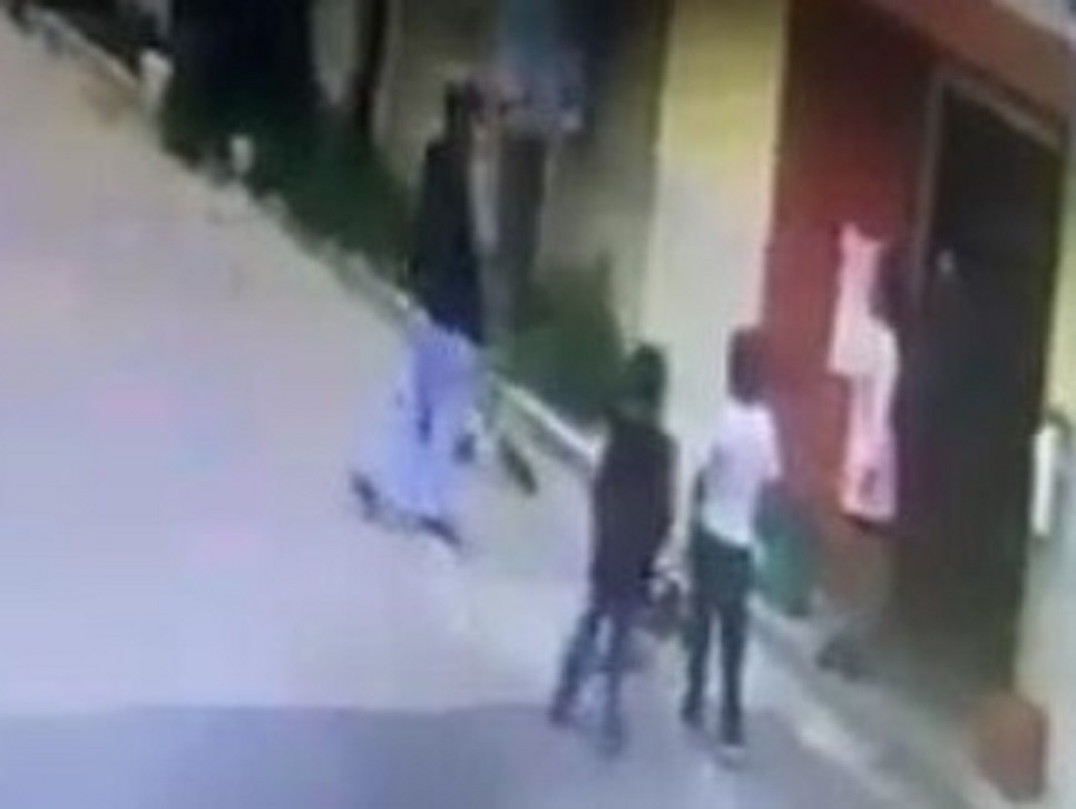 VIDEO Hombres en motocicleta intentaron robarse a un niño en Acajete
