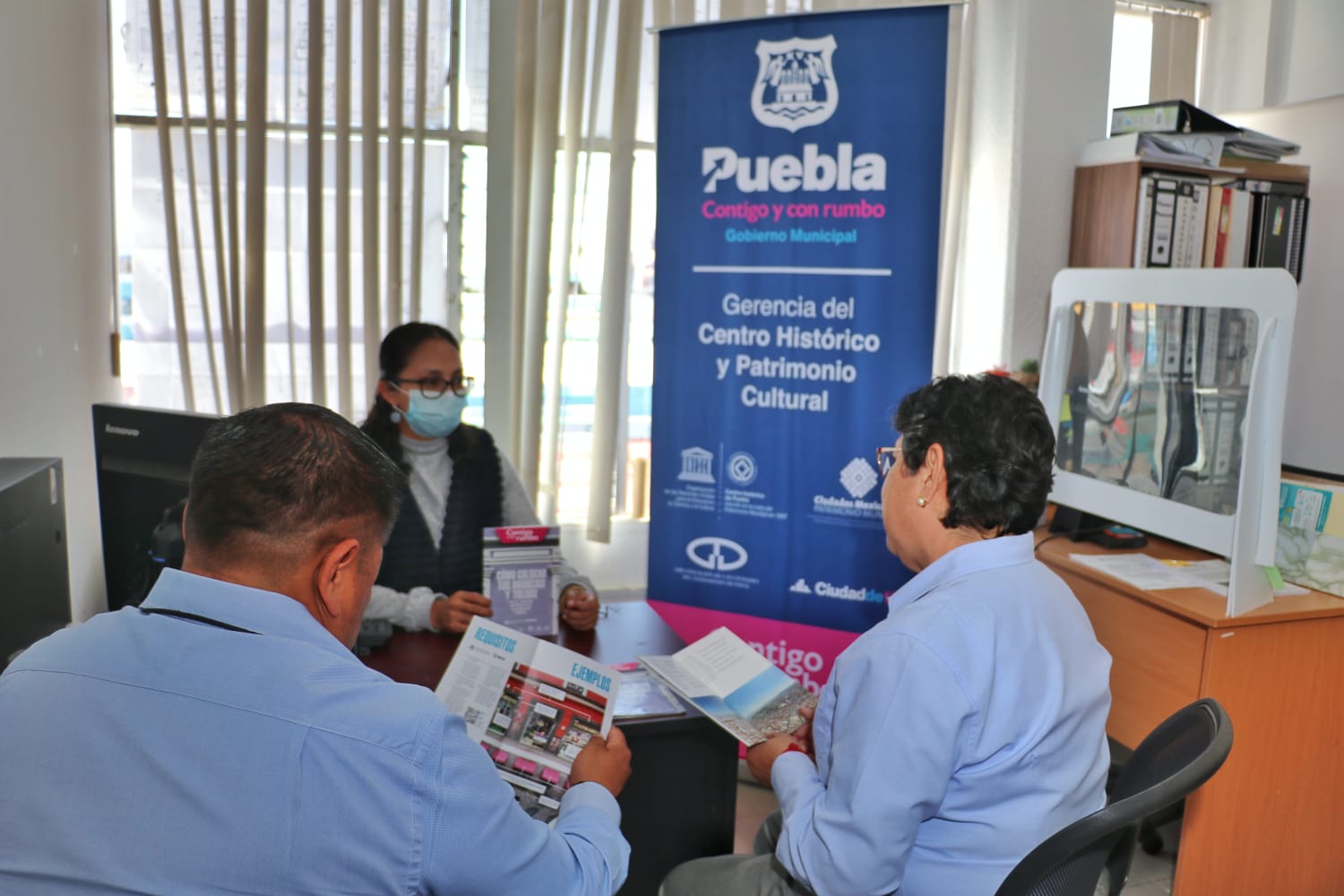 Ayuntamiento de Puebla e INAH regularizarán anuncios y toldos en centro histórico