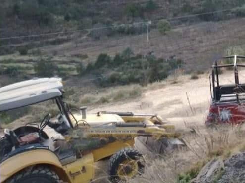 Delincuentes golpean y quitan unidad a policías de Zautla