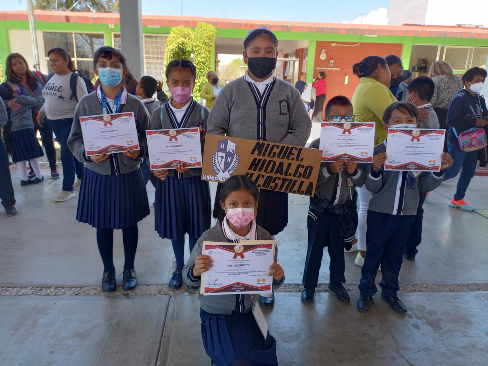Reconocen esfuerzo de niños poblanos en olimpiada del conocimiento infantil
