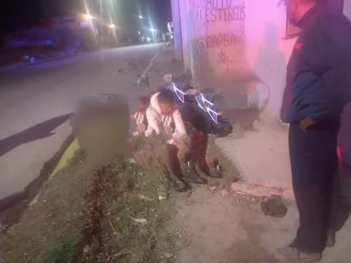 Tras impactar moto muere joven y dos más resultan heridos en Acatzingo