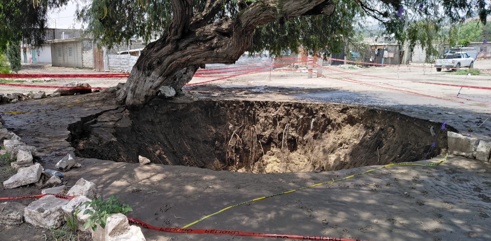 Socavones afectan colonia antorchista de Tehuacán