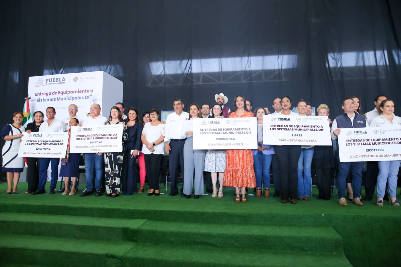 Céspedes entrega equipamiento a 69 sistemas municipales DIF