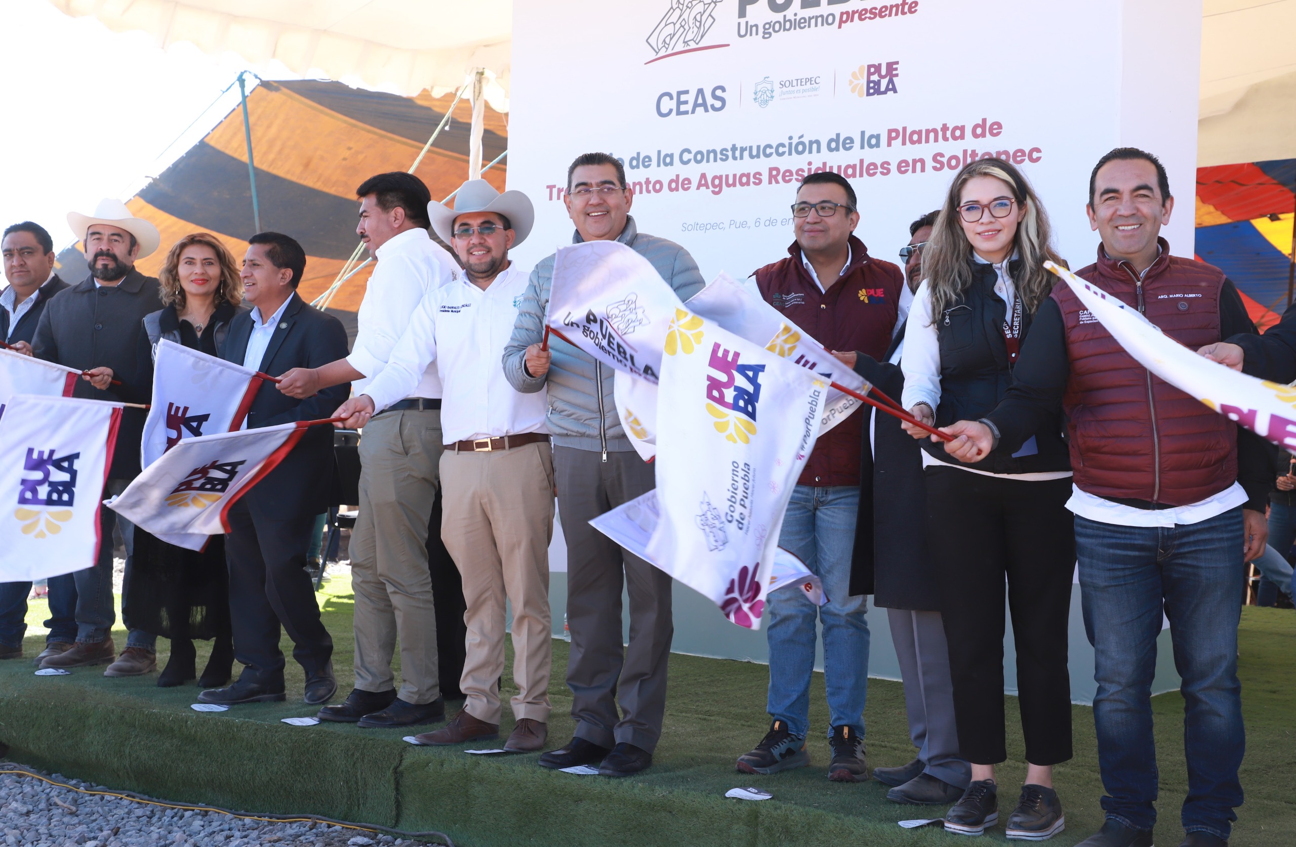 VIDEO Gobierno construye la planta de tratamiento de aguas residuales en Soltepec