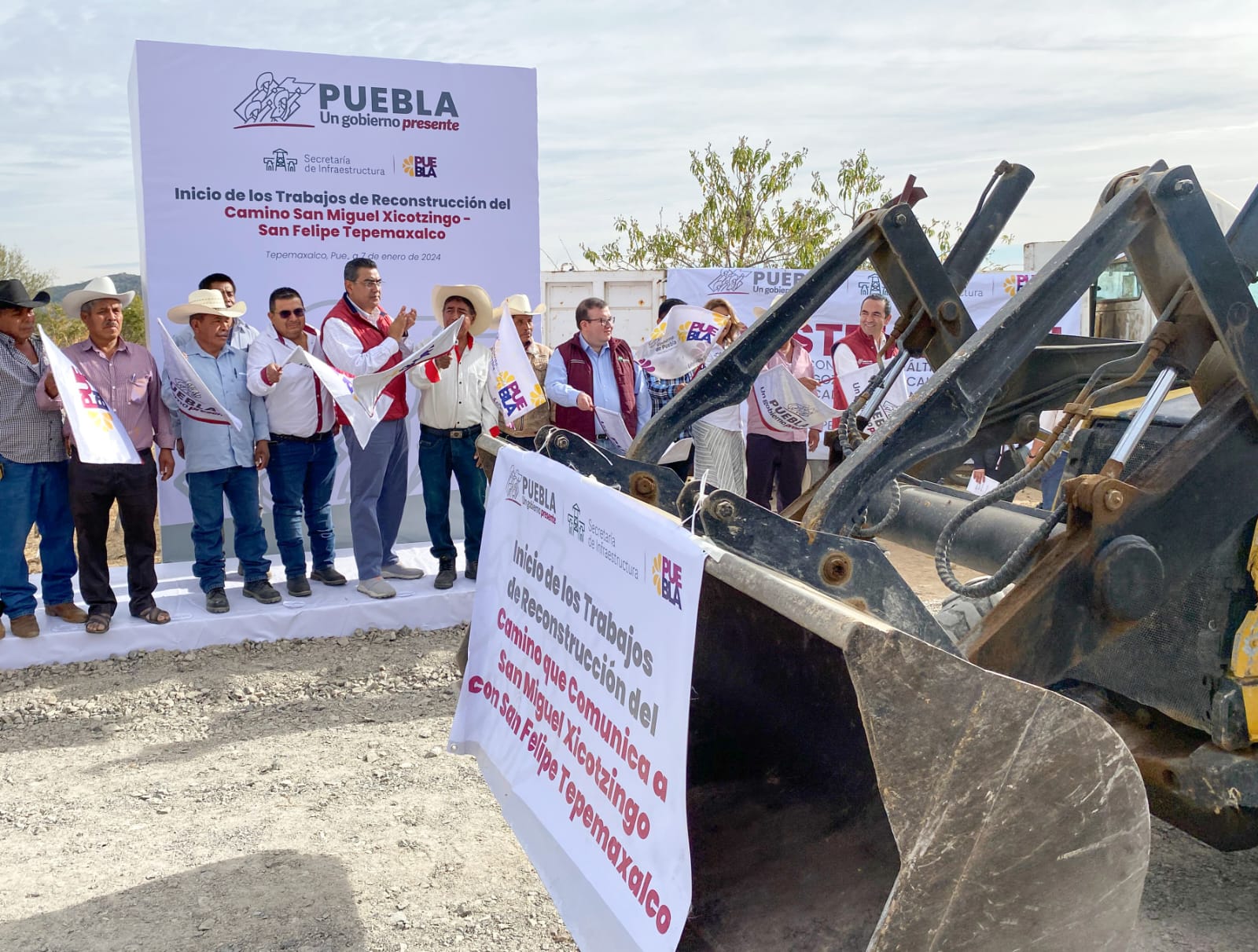 Arrancan trabajos de reconstrucción del camino San Miguel Xicotzingo-San Felipe Tepemaxalco