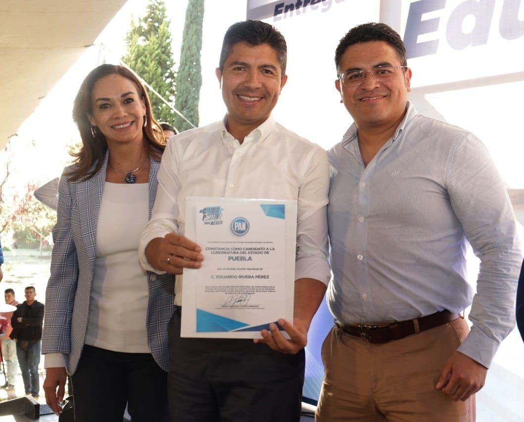 Entregan constancia de designación a Eduardo Rivera como candidato a la gubernatura