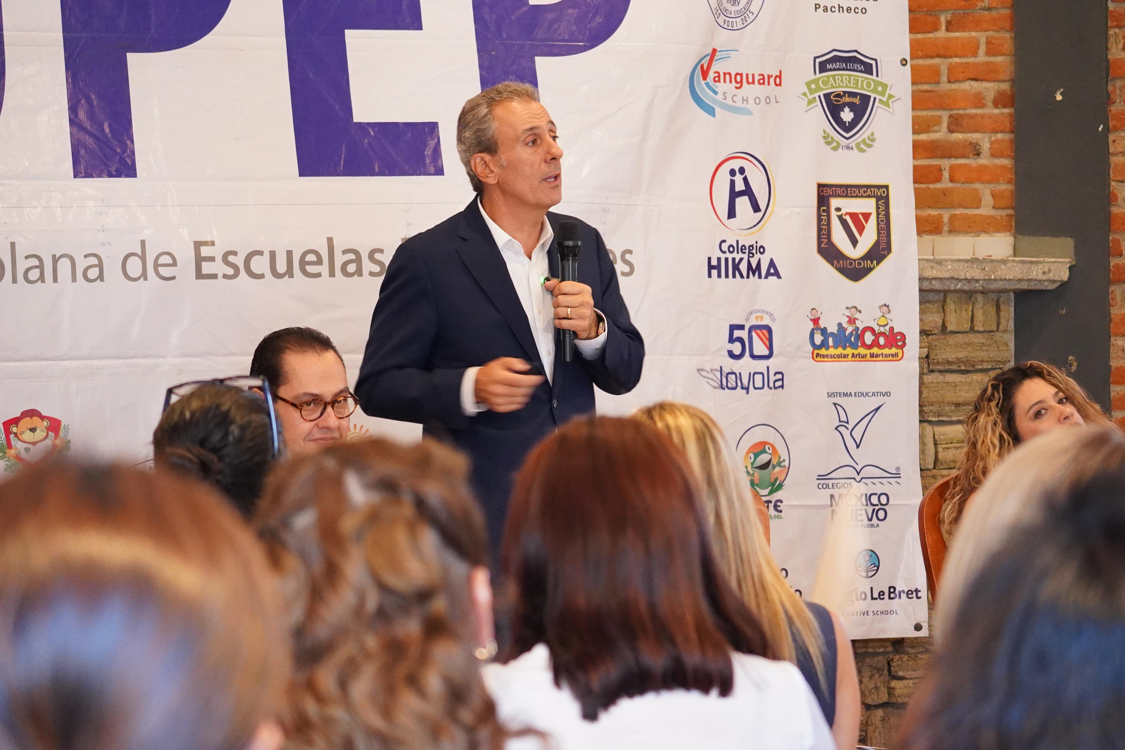 Presenta Pepe Chedraui propuestas para escuelas particulares de Puebla