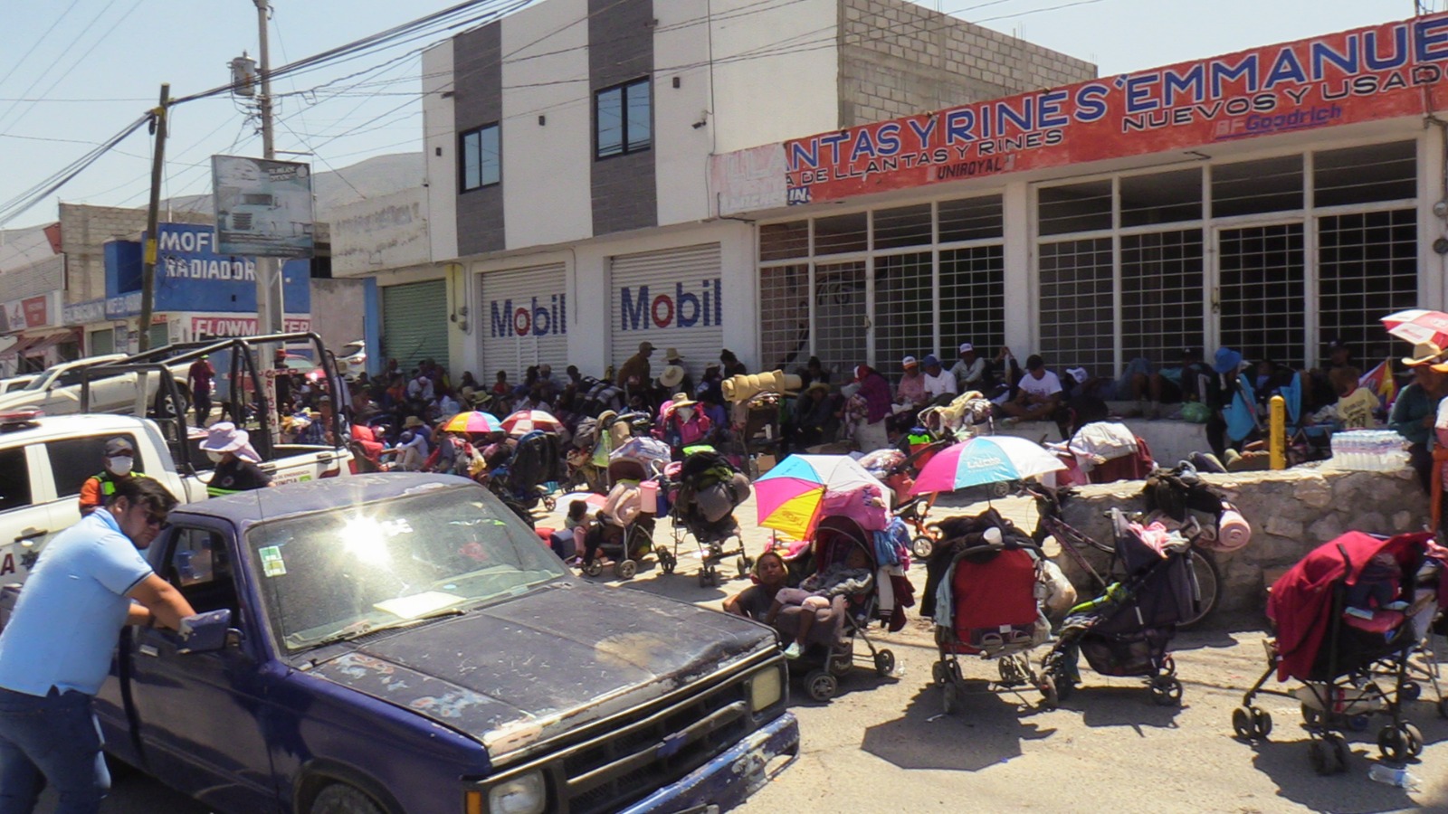 Caravana migrante cruza por Tecamachalco 