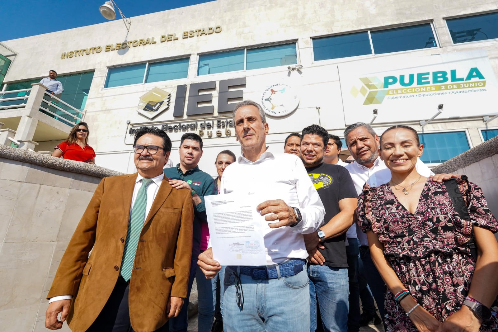 Pepe Chedraui acude al IEE para dar constancia del ataque a una de sus instalaciones