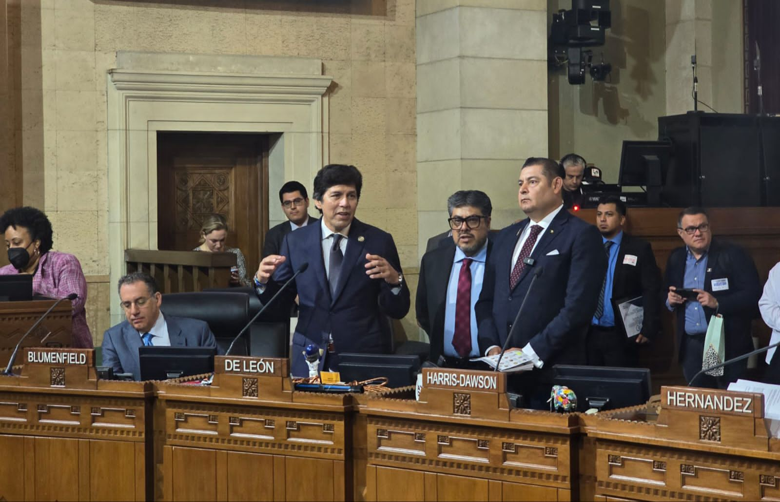 En reunión histórica, reciben concejales de Los Ángeles a Alejandro Armenta