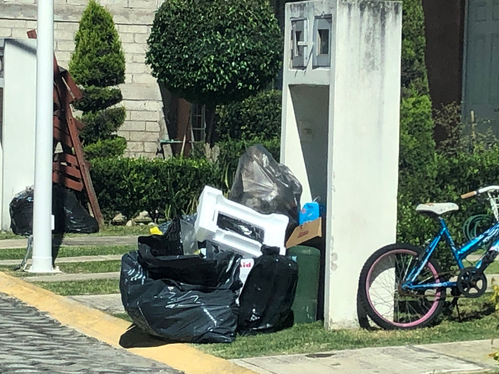 Ayuntamiento de Coronango deja sin servicios públicos a vecinos