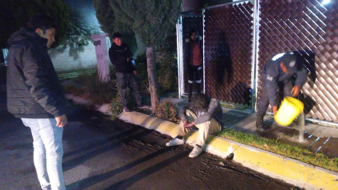 Protección Civil de Huejotzingo rescatan a hombre de casa incendiada