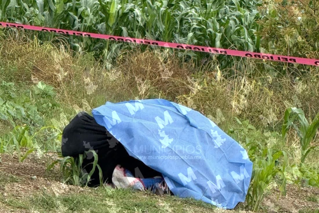 Localizan cuerpo envuelto en cobijas en la carretera Nealtican–Tecuanipan