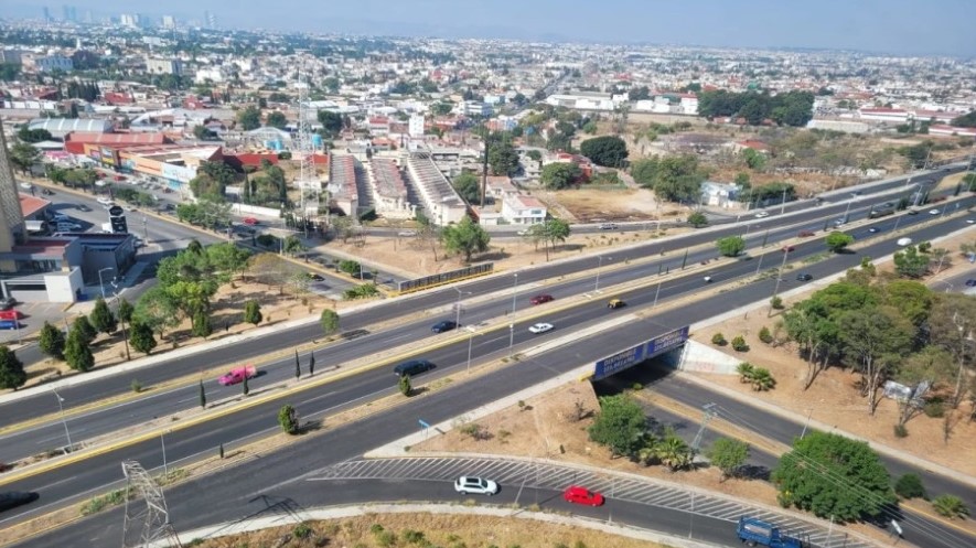 En la Recta a Cholula arrojan piedras para asaltar a los automovilistas 