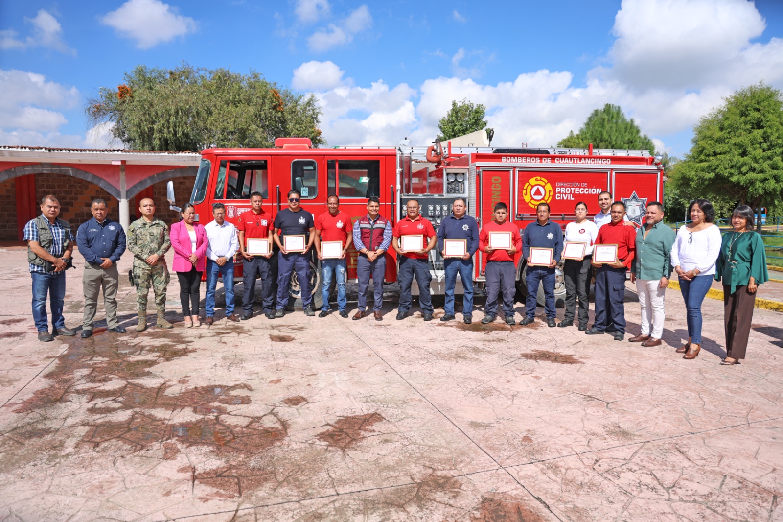 Reconoce a Omar Muñoz labor del cuerpo de bomberos de Cuautlancingo